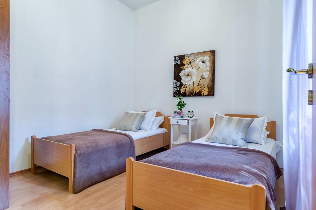 Apartments Bralic วิส ภายนอก รูปภาพ