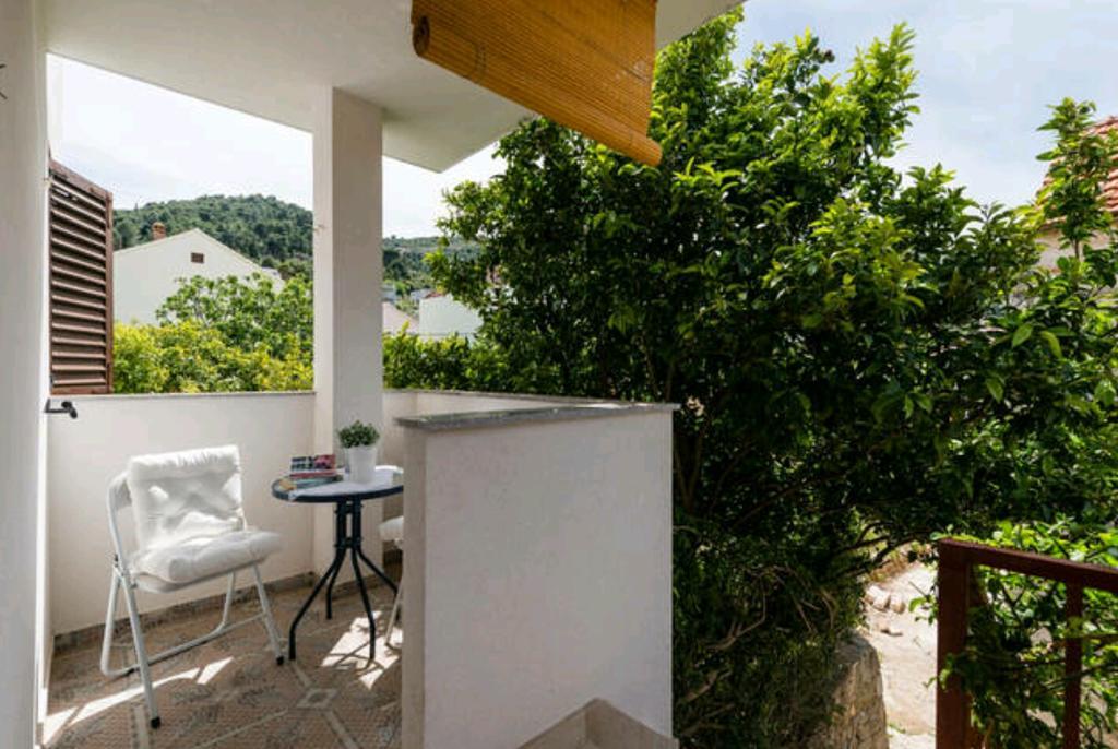 Apartments Bralic วิส ภายนอก รูปภาพ